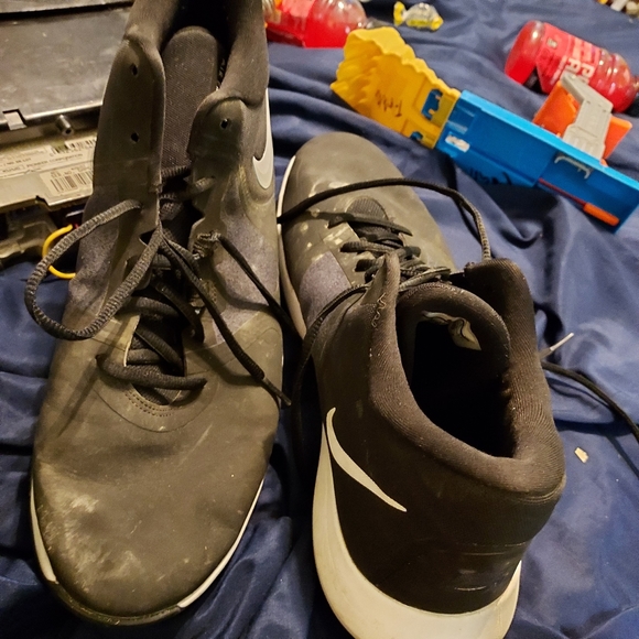 Men's Nike shoes - Picture 3 of 3